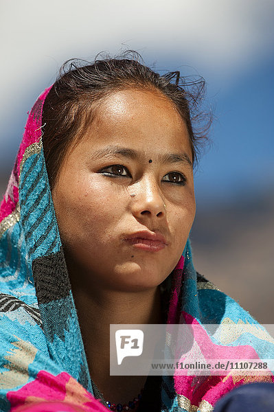 Ein nepalesisches Mädchen aus der abgelegenen Dolpa-Region  Nepal  Asien