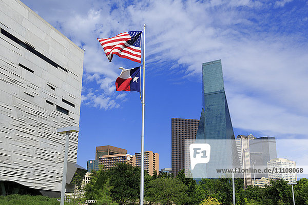 Perot Museum und Fountain Place Tower  Dallas  Texas  Vereinigte Staaten von Amerika  Nord-Amerika