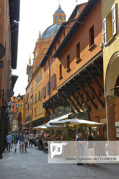 Restaurants im Freien  Via Clavature  Bologna  Emilia-Romagna  Italien  Europa