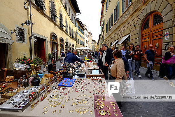 Monatlicher Antiquitätenmarkt  Arezzo  Toskana  Italien  Europa