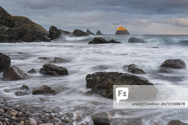 Die dramatische Küstenlinie am Faraid Head  Balnakiel  Sutherland  Schottland  Vereinigtes Königreich  Europa