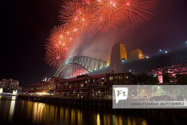 Sydney Harbour Bridge und Silvesterfeuerwerk  Sydney  New South Wales  Australien  Ozeanien