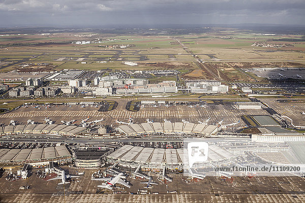 Luftaufnahme des Flughafens Charles de Gaulle  Paris  Frankreich  Europa