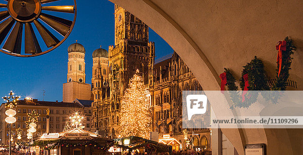 Weihnachtsmarkt  Marienplatz  München  Bayern  Deutschland  Europa