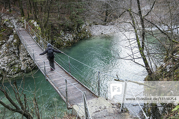 Slowenien  Naturpark Zgornja Idrijca  Brücke über den Fluss Idrijca