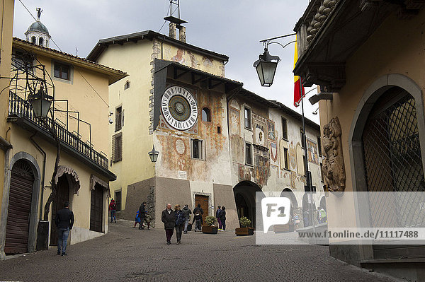 Italien  Lombardei  Clusone  Astronomische Uhr an der Fassade des Rathauses  1583 von Pietro Fanzago