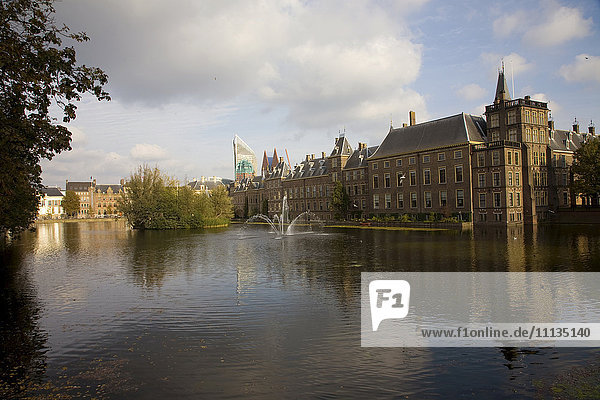 Holländisches Gebäude am Teich