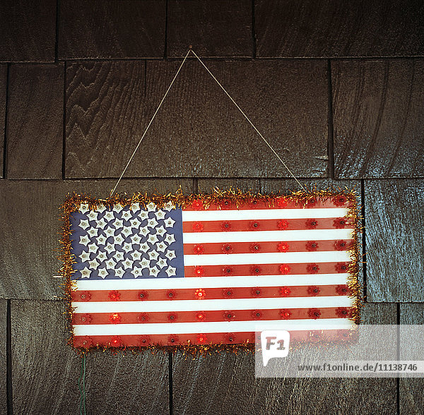 Handgefertigte amerikanische Flagge an der Wand