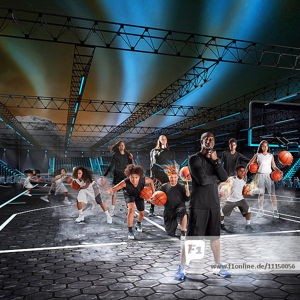 Zusammengesetztes Bild von Sportlern  die auf einem Platz Basketball spielen