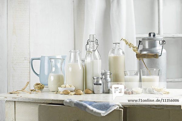 Vegan milk  Soy milk  almond milk  lactose-free  hazelnut milk  rice milk  oak milk