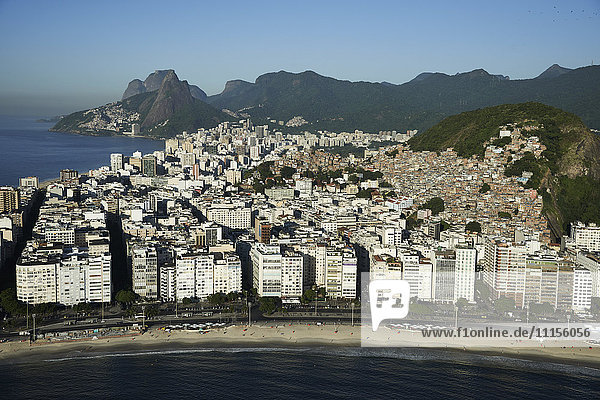 Brasilien  Rio de Janeiro  Luftaufnahme des Copacabana Beach