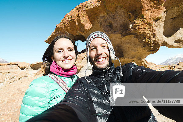 Bolivien  Uyuni  Reisende mit einem Selfie