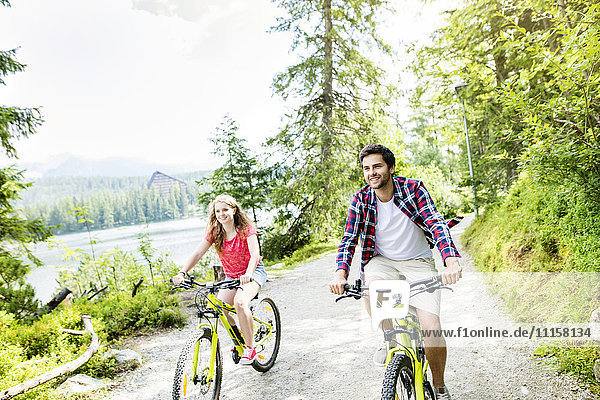 Young couple doing a bicycle trip