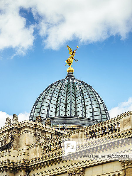 Deutschland  Dresden  Goldener Winkel an der Kuppel der Hochschule für Bildende Künste