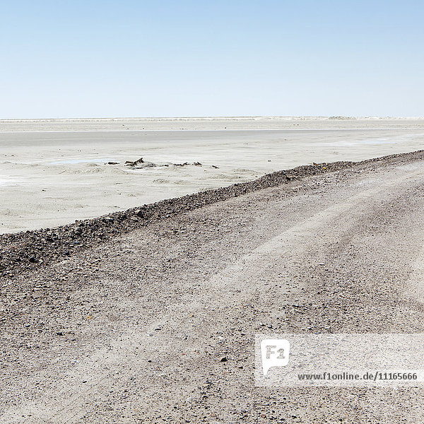 Eine Straße durch die Bonneville Salt Flats