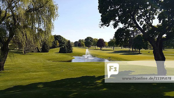 Golfplatz-Wasserfontäne