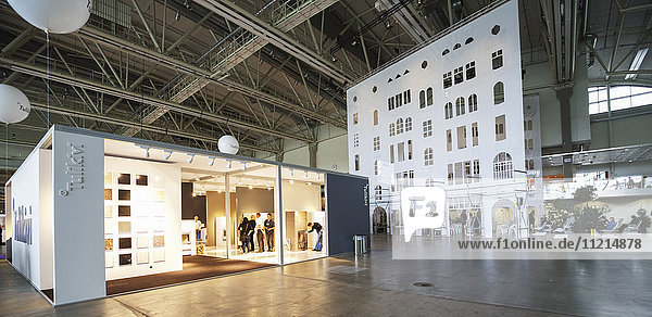 Stände von Designern auf der Helsinki Design Ausstellung