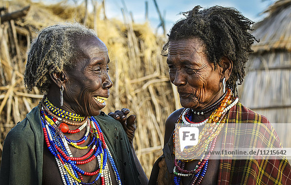 Stammesangehörige Frauen im Omo-Tal; Äthiopien