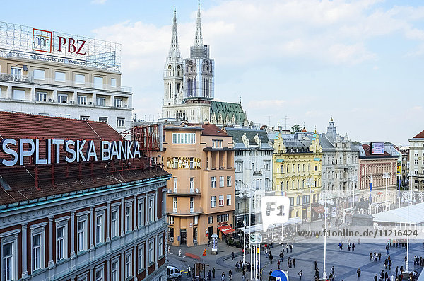 Blick auf den Ban Jelacic-Platz von einem Aussichtspunkt aus; Zagreb  Kroatien