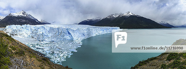 Perito-Moreno-Gletscher vor dem südpatagonischen Eisfeld  Nationalpark Los Glaciares; Provinz Santa Cruz  Argentinien'.