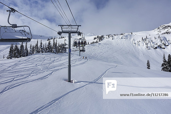 Auffahrt mit dem Harmony-Sessellift zum Skihang; Whistler  British Columbia  Kanada