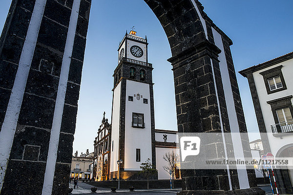 Tore zur Stadt; Ponta Delgada  Sao Miguel  Azoren  Portugal'.