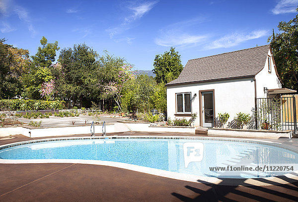 Swimmingpool im Hinterhof eines Ferienhauses  Pasadena  Kalifornien  USA