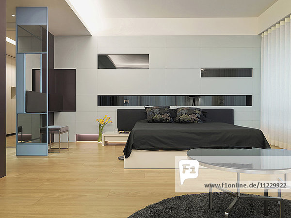 Modernes Schlafzimmer mit schwarzem Bett