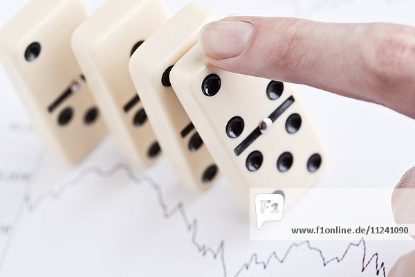 Dominosteine werden angetippt