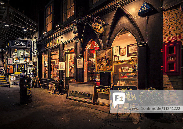 Ireland  Dublin  Antiques shop in the city