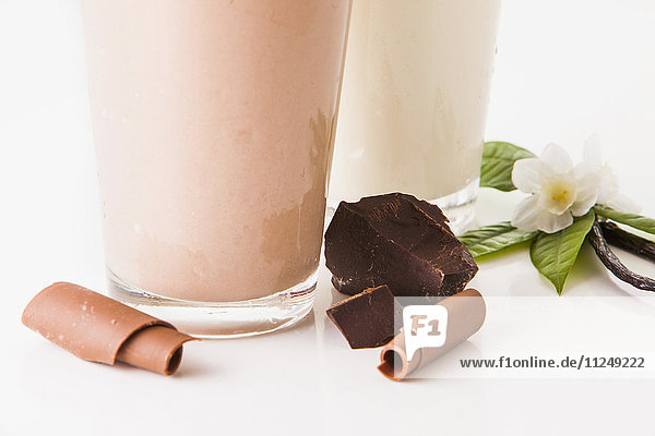 Chocolate and vanilla smoothies decorated with pieces of chocolate