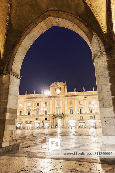 Piazza Dei Cavalli mit Palazzo del Governatore