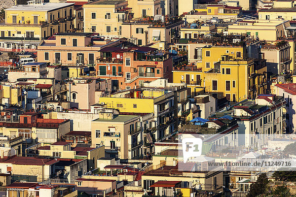 Pozzuoli Stadtbild bei Sonnenuntergang