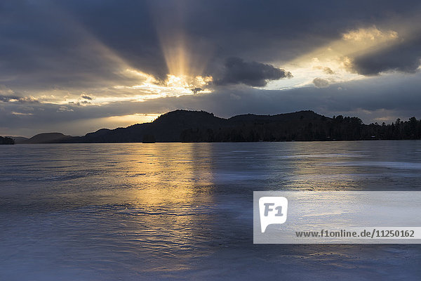 Brant Lake in der Adirondack-Region bei Sonnenuntergang