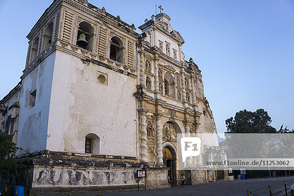 Kirche San Francisco  Antigua  UNESCO-Weltkulturerbe  Guatemala  Mittelamerika