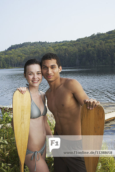Porträt eines Paares am See