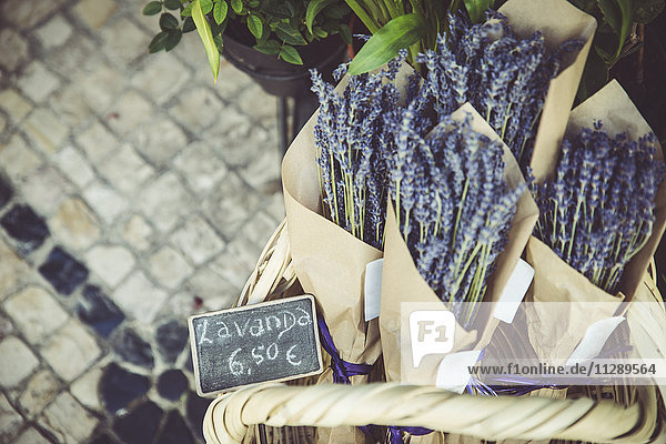 Lavendelsträuße zu verkaufen