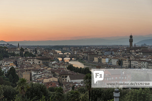 Italien  Florenz  Stadtbild am Abend