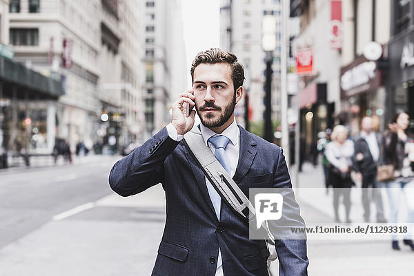 USA  New York City  businessman in Manhattan on cell phone