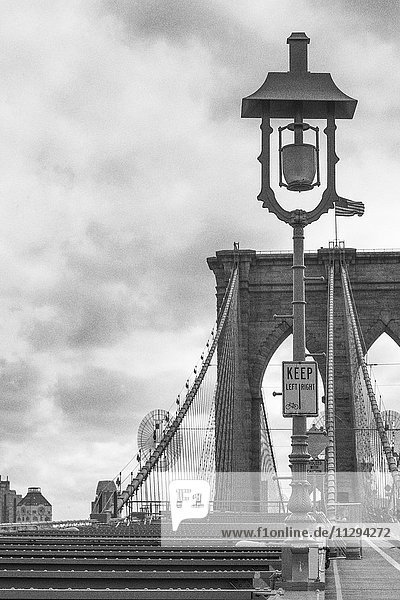 USA  New York City  Teil der Brooklyn Bridge