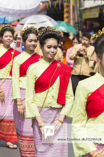 Songkran Day Parade 2016  thailändisches Neujahrsfest  Chiang Mai  Thailand  Asien