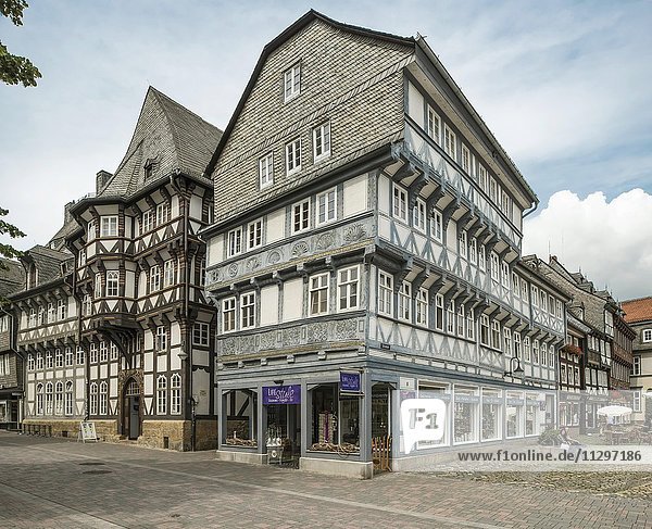 Historische Fachwerkhäuser in der Marktstraße  UNESCO Weltkulturerbe  Goslar  Niedersachsen  Deutschland  Europa