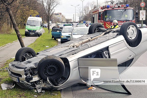 Verkehrsunfall  Pkw-Überschlag  München  Oberbayern  Bayern  Deutschland  Europa