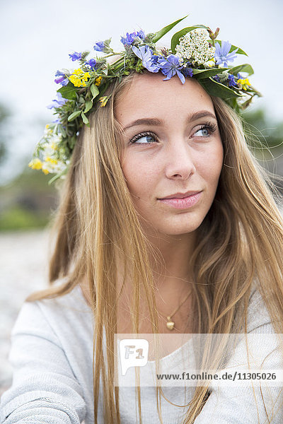 Young woman wearing flower wreath
