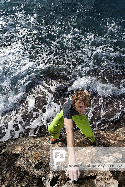 Mallorca  Spanien  Klettern  Freiklettern  Mann  Sport  Boulder  kein Seil
