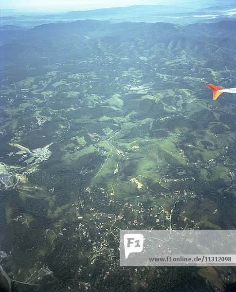 Luftaufnahme eines Bergdorfes