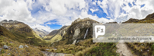 Peru  Andes  Cordillera Blanca  Huascaran National Park  Nevado Huascaran  Nevado Chacraraju