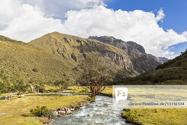 Peru  Anden  Cordillera Blanca  Huascaran Nationalpark  Fluss Quebrada Demanda