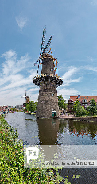 Schiedam  Turmmühlen am Noordvest-Kanal
