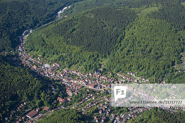 Deutschland  Ruhla  Luftbild Thüringer Wald und Stadt
